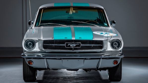 Auf der Strecke selbst orientiert sich der Ford Mustang mithilfe seiner Sensoren, die ihn wiederum in der 3D-Karte verorten. (Siemens)