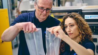 Die Technologie von Interface Polymers ermöglicht die einfachere Verarbeitung und das Recycling von Kunststoffen. (Bild: Evonik)