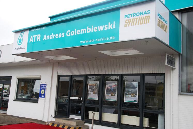 Die ATR-Werkstatt von Andreas Golembiewski in Hamburg beherbergt den ersten Flagshipstore von Petronas. (Foto: Wenz)