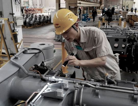 Könnte besser laufen! Der VDMA hat Hunderte von Mitgliedern zum aktuellen Maschinen- und Anlagenbau befragt, die in Cina präsent sind. Demnach kommt die Wirtschaft in China nur schwer in Schwung, was sich auch auf deutsche Unternehmen auswirkt. Hier das Ergebnis. Könnte besser laufen! Der VDMA hat Hunderte von Mitgliedern zum aktuellen Maschinen- und Anlagenbau befragt, die in Cina präsent sind. Demnach kommt die Wirtschaft in China nur schwer in Schwung, was sich auch auf deutsche Unternehmen auswirkt. Hier das Ergebnis.