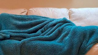 Im Schlaf wechseln wir jede Nacht zwischen zwei sehr unterschiedlichen Schlafphasen hin und her: dem REM-Schlaf, in dem wir träumen, und dem non-REM-Schlaf, in dem es nur wenige Traumerlebnisse gibt. (Symbolbild) (gemeinfrei)