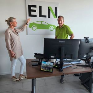 Prokuristin Marion Müller-Höntges und Geschäftsführer Markus Hamacher in den neuen Räumlichkeiten(Bild:  ELN Systems)