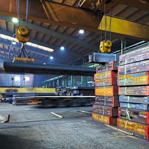 Das Blechlager von Jebens zählt zu den größten in Europa für hochqualitative Stähle im Dickenbereich von 100 bis 650 Millimetern.(Bild:  Jebens)