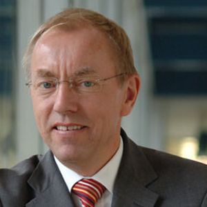 „Hilfreich im Dezember waren ein relativ niedriges Vorjahresniveau sowie Großanlagengeschäfte aus dem Euro-Raum“, erläutert VDMA-Chefvolkswirt Dr. Ralph Wiechers.
