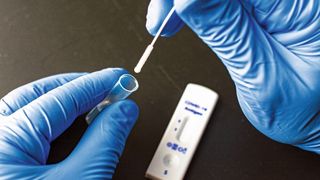 Unternehmen müssen ihren Mitarbeitern zukünftig einmal die Woche ein Testangebot machen.  (©Lisa - stock.adobe.com)