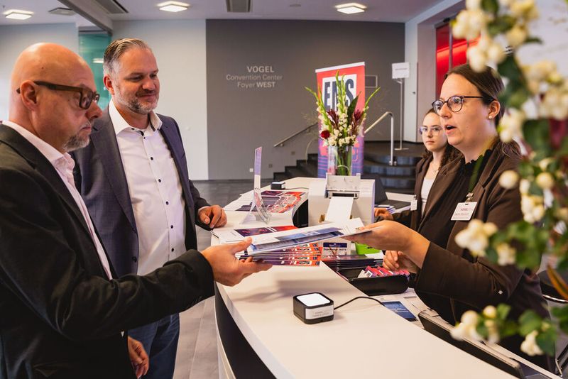 Impressionen vom 24. Würzburger EMS-Tag: Im Mittelpunkt standen aktuelle Branchenthemen, praxisnahe Impulse und insbesondere der persönliche Austausch innerhalb der EMS-Community. (Bild: Stefan Bausewein)