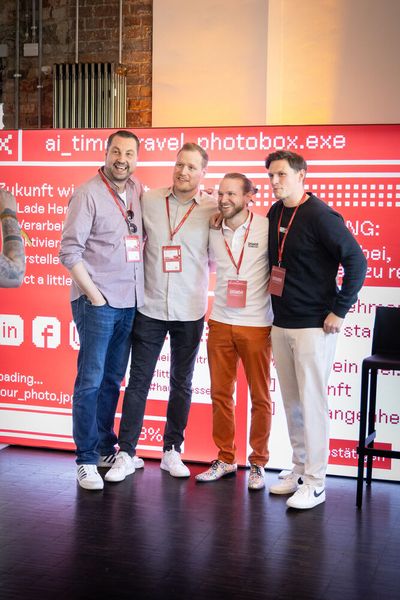 Die Teams von Office Partner und Littlebit verstehen sich prächtig.  (Bild: Littlebit)