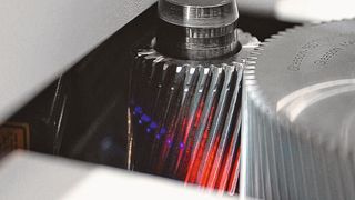 Die Integration eines Lasers erweitert die Funktionalität und das Anwendungsspektrum eines Verzahnungsmesssystems. (Gleason)