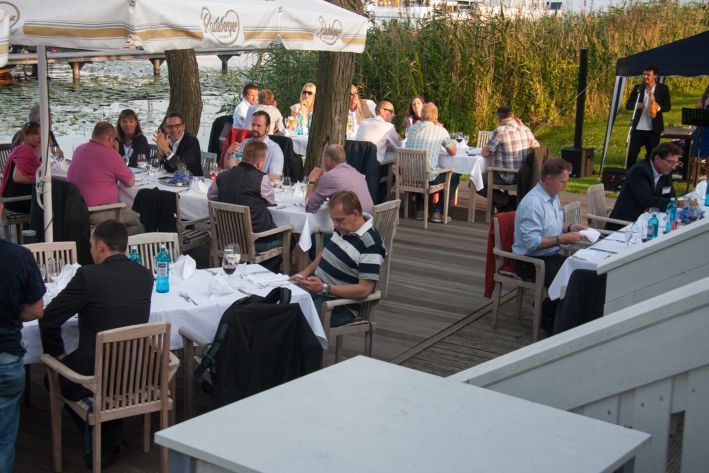 Aastra VIP-Partnerevet 2013 am SchwielowseeEin absolutes Highlight: Direkt an der Marina des Ressort Schwielowsee gab es ein erstklassiges Abendessen. Es lockte ein Büffet mit gegrilltem Tunfisch, Doraden, King Prawns, Steaks und Gemüse. Dazu gab es jede Menge Salate. (Aastra Deutschland GmbH)