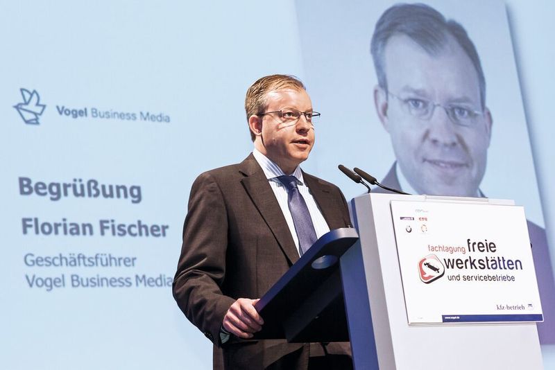 Florian Fischer war seit dem Jahr 2012 im Unternehmen. Als Geschäftsführer zunächst allein zuständig für die automobilen Fachtitel der damaligen Vogel Business Media begrüßte er die Kfz-Branche regelmäßig auf Fachtagungen. (Stefan Bausewein)