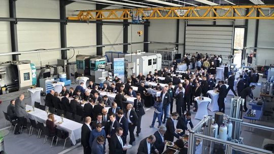 Das Institut für Spanende Fertigung der TU Dortmund hat Grund zum Feiern. Seit 50 Jahren treffen sich hier Vertreter und Vertreterinnen aus Industrie und Forschung zu Fachgesprächen. Das Institut für Spanende Fertigung der TU Dortmund hat Grund zum Feiern. Seit 50 Jahren treffen sich hier Vertreter und Vertreterinnen aus Industrie und Forschung zu Fachgesprächen.