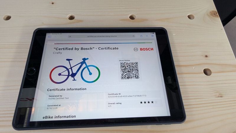 Das Zertifikat „Certified by Bosch“ weist digital den Zustand von Akku und Antrieb des Systems aus, zeigt wichtige Informationen zum Modell und bestätigt, dass das eBike in der eBike Flow App nicht als gestohlen gemeldet ist. (Bild: Stefanie Eckardt)