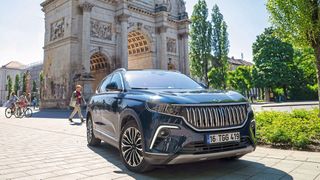 Der türkische Autobauer Togg nutzt die IAA in München, um seine beiden E-Modelle zu präsentieren.  (Bild: SP-X/Dani Heyne)