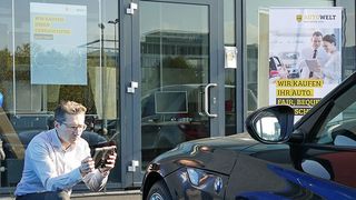 Die Ankaufstelle befindet sich im Gebäude der Kölner Zulassungsstelle, die zu den größten Deutschlands gehört. (HUK-Coburg)