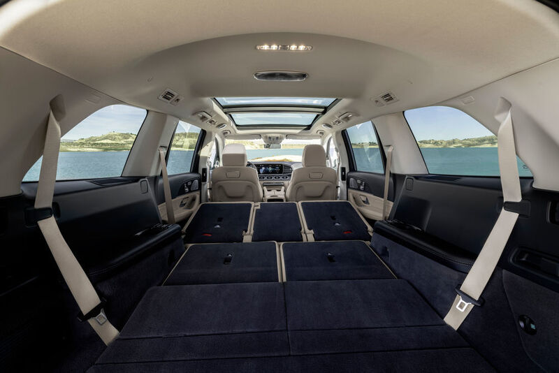 Werden die Plätze in Reihe drei nicht benötigt, gehen bis zu 2.400 Liter Gepäck in den Kofferraum. (Daimler)