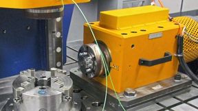 Für ihre Untersuchungen zur inkrementellen Blechmassiv­umformung nutzen die Forscher des IUL diese Mehrachspresse. (IUL)