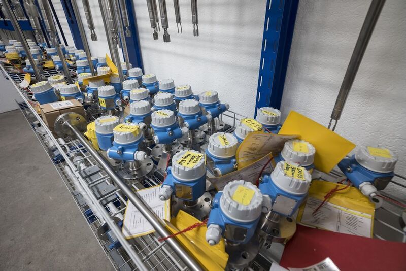 Bei Bayer CropScience in Muttenz: Mit verringerter Geräte-Varianz lässt sich Lagerhaltung effizienter gestalten. (Kenneth Nars)