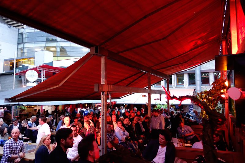 Public Viewing bei TAROX (Bild: IT-BUSINESS)