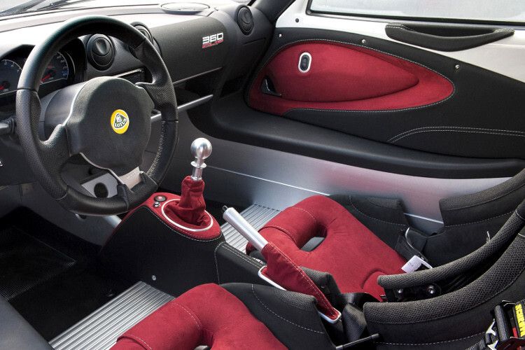 Mit den vier Modi Normal, Sport, Rennsport und Aus lässt sich das Fahrwerk vom Innenraum einstellen. (Foto: Lotus)