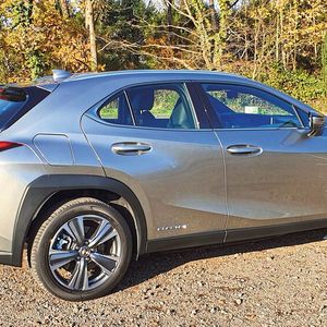 Der Lexus UX 300e ist knapp 4,50 Meter lang.(Bild:  Mauritz/»kfz-betrieb«)