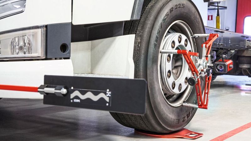 Josam bietet drei neue, praktische Pakete zur Achsvermessung an.(Bild:  Josam)