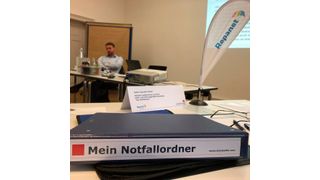 Der Notfallordner, oder auch das Notfallhandbuch, beinhaltet die wichtigen Informationen und Dokumente zum Unternehmen und dem Privatleben des Menschen, um den es hierbei geht. (Repanet)