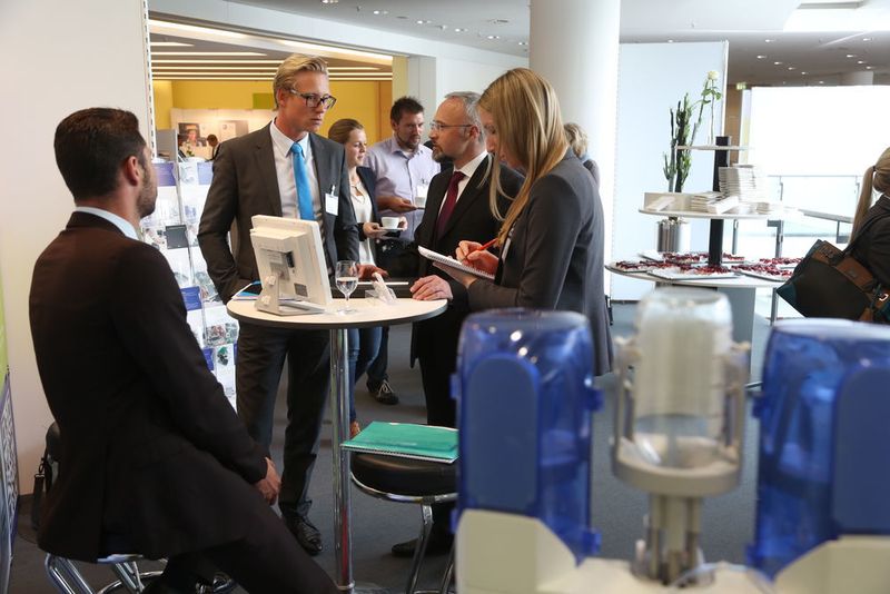 Rund 120 Firmen und Organisationen präsentieren in der kongressbegleitenden Ausstellung ... (MedTech Pharma e.V. / Stefan Hippel)