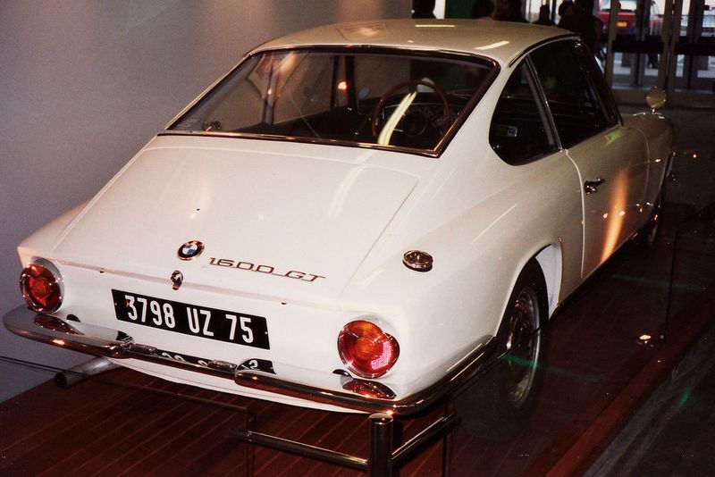 Sein nationales Debüt gab der BMW 1600 GT. (Bild: 1969 BMW 1600 GT (Glas) / Andrew Bone / CC BY 2.0)