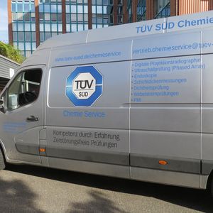 Das mobile Prüflabor des TÜV Süd Chemie Service 