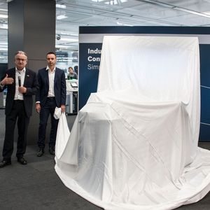 Dr. Werner Struth von der Bosch-Geschäftsführung präsentierte Anfang Oktober im Feuerbach-Werk eine 129 Jahre alte Maschine...