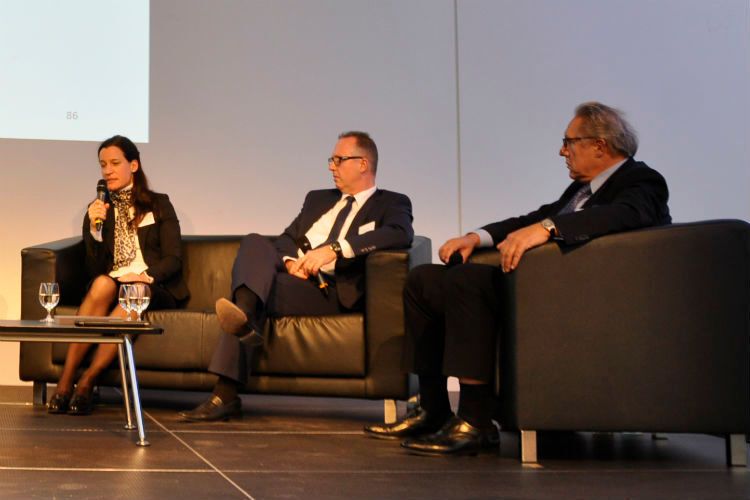 Sabine Specht, Geschäftäftsführerin vom Autozentrum Volmarstein, berichtet über ihre Erfahrungen als Freier Händler. (Foto: Schwickal)