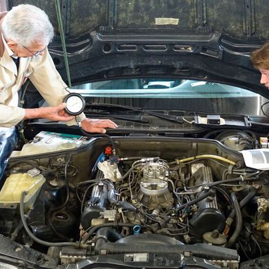 Welche Bedeutung haben Oldtimer im Alltag von Werkstätten? Wer macht was, wie viel und wieso? BBE Automotive freut sich über Teilnehmer zur einer der Studie „Wirtschaftsfaktor Young- und Oldtimer“ vorgelagerten Umfrage. (Bild: Dominsky – VCG)