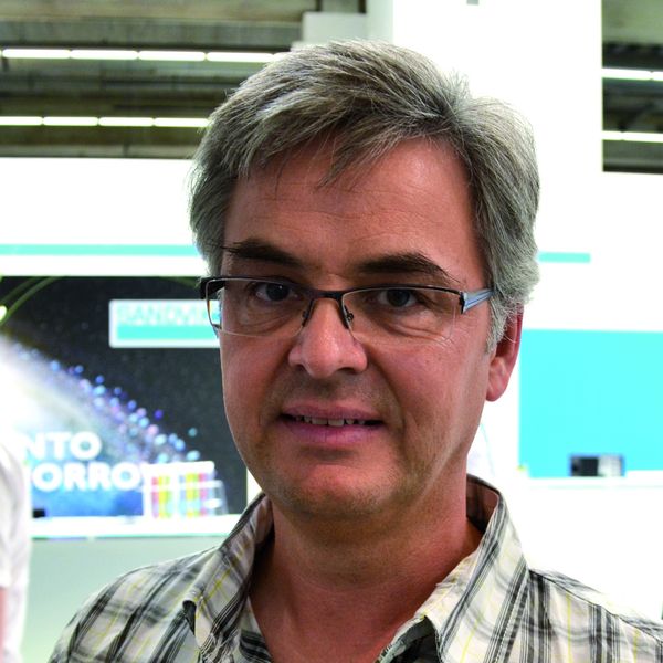 „Ich bin Lehrer an einer höheren technischen Lehranstalt. Auf der ACHEMA können meine Schüler sehen, wie Lernstoff in die Praxis umgesetzt wird. Sie haben von mir Aufgaben bekommen, die sie mithilfe der Firmen lösen.“ Friedrich Rieger, HTBLA-Weiz / Österreich (Bild: ACHEMA Daily)