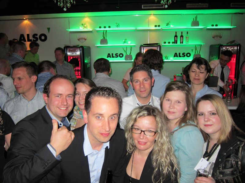Party People (v. l.): Sascha Morbitzer, bluechip, Stefanie Beier, Thorsten Oevel, Torsten Dietrich, Bettina Beylemans, Anika Hollmann, Microsoft, und Nicole Engelskircher, bluechip (vorne) (IT-BUSINESS)