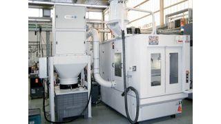 Während der Trockenbearbeitung von Kunststoff werden die Späne mit ionisierter Luft neutralisiert und per Ringler-Raumabsaugdüse angesaugt. Bild: Ringler (Archiv: Vogel Business Media)