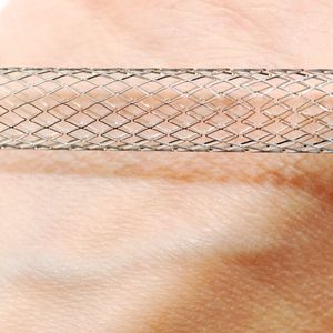 Stents müssen in ihrem Durchmesser kontrolliert werden, außerdem ist eine Untersuchung des Drahtes zwingend notwendig. Funktion, Qualität und exakte Drahtstärke werden durch die Messung mit dem Confocal-DT gesichert.
