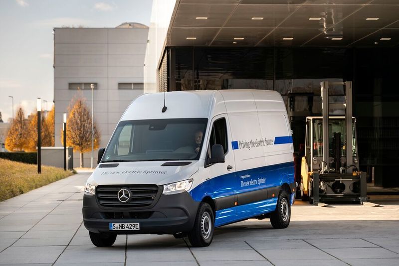 Der eSprinter ist zunächst ausschließlich als Kastenwagen mit Hochdach erhältlich. (Daimler AG)