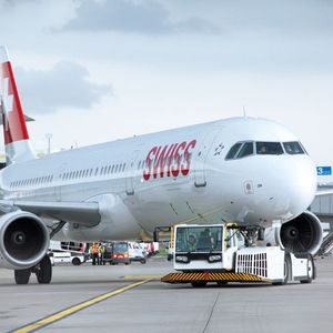 Der Schlepper von Goldhofer ist in der Lage, über 80 Prozent aller weltweit eingesetzten Flugzeuge zu transportieren.