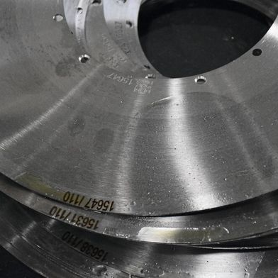 3S fertigt in Roitham Filtriersiebe aus Chromstahl für Laserfilter zum Entfernen unerwünschter Störstoffe aus der Schmelze in Kunststoff verarbeitenden Maschinen. (Bild: Peter Kemptner)