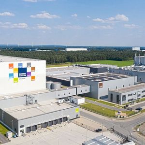 In der Kaffeerösterei Bon Presso in Rheine produzieren rund 120 Mitarbeiter auf 12.500 Quadratmetern Kaffee für Lidl und Kaufland.(Bild:  Schwarz Produktion)