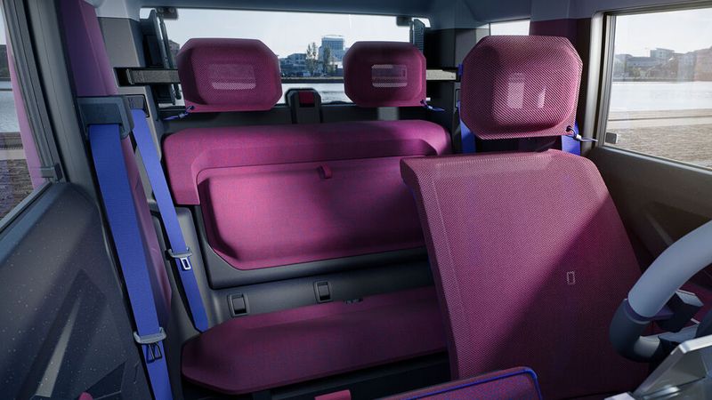 While the space at the front might be comparable to that of a Smart Fortwo, the rear is naturally cramped. However, the back seat is certainly suitable as an emergency solution for shorter distances. (Image:Dacia)