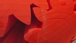 Bild 1: Additive Verfahren für Rapid Manufacturing einzusetzen bedeutet auch, die Oberflächengüte zu erhöhen. Im Bild die Oberfläche eines Bauteils, das nach dem FLM-Verfahren gefertigt wurde. (Bild: Michel)