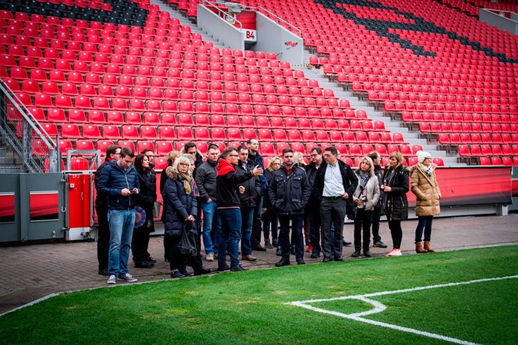 Zum Ausklang durften die Preisträger in der Leverkusener Bayarena einen Blick hinter die Kulissen werfen. (Foto: Opel)