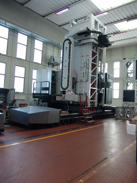 Aléseuse Invar de 130 tonnes, 5 m de haut, stabilisée thermiquement avec isolation complète des structures combinée à une climatisation. (Image: Alain Moquard) (Archiv: Vogel Business Media)