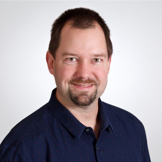 Für Autor Matthias Voss, CEO der Net Group Deutschland, entsteht echte Sicherheit erst durch Cyberresilienz – die Fähigkeit, Angriffe zu verhindern und zu überstehen. (Bild:  Net Group Deutschland)