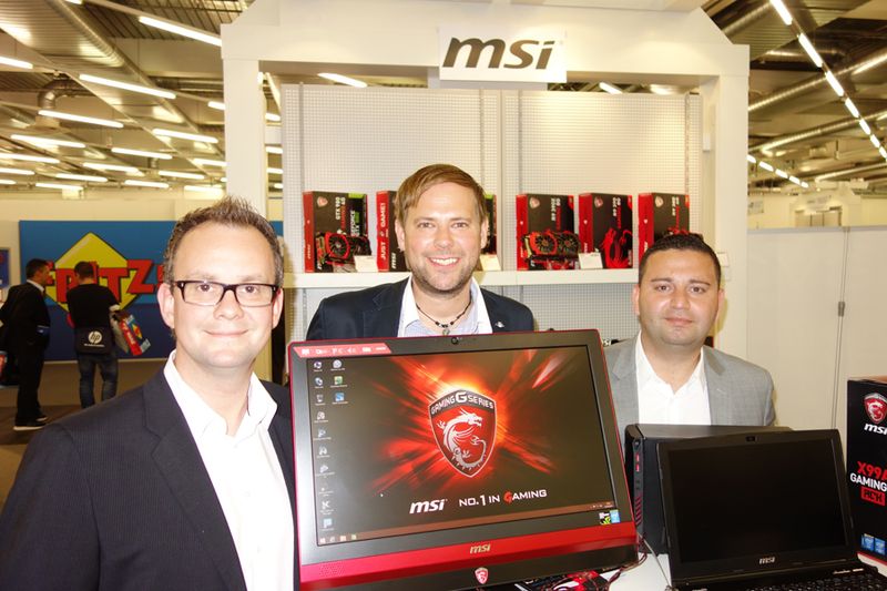 Das MSI-Team mit dem auf Platz 1 preisgekrönten All-in-One-PC (Bild: IT-BUSINESS)