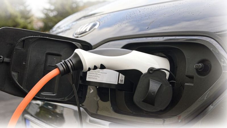 Die erneute staatliche Förderung von Elektro­autos und Plug-in-Hybriden dürfte deren Restwerte zusätzlich schwächen.(Bild:  Achter – VCG)