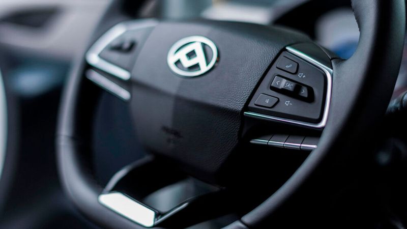 Das Cockpit ist relativ schmucklos. (Bild: Maxus)