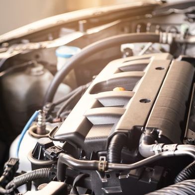 Le materie plastiche ad alte prestazioni trovano spesso applicazione nell'industria automobilistica. (Bild: happycreator - stock.adobe.com)