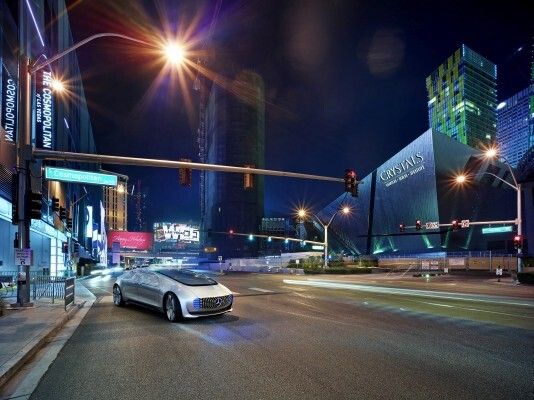 Der Mercedes-Benz F 015 Luxury in Motion: Vorbote einer Mobilitätsrevolution (Mercedes-Benz)